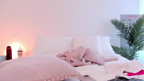 Snapshot of valentina_m17 chatting on 13, 12, 2025 VALENTINA online show from 13, 12, 2025