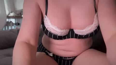 Snapshot of valentina_thedoll chatting on 17, 9, 2025 Valentina online show from 17, 9, 2025