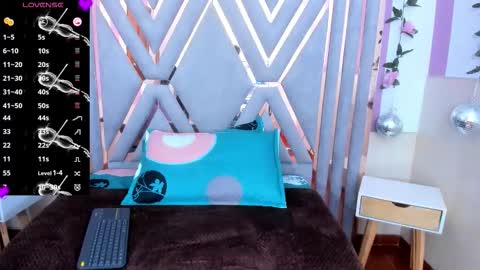 Snapshot of valentinaa_rios chatting on 1, 10, 2025 VALENTINA online show from 1, 10, 2025