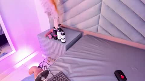 Snapshot of valentine_mia_ chatting on 15, 11, 2025 Mia online show from 15, 11, 2025