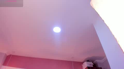 Snapshot of valentine_mia_ chatting on 17, 11, 2025 Mia online show from 17, 11, 2025