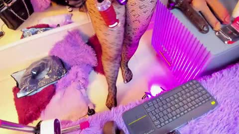 Mia  online show from 21, 4, 2026