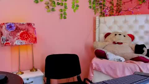 Snapshot of valentinee_xo chatting on 19, 6, 2026 valentinee_xo online show from 19, 6, 2026
