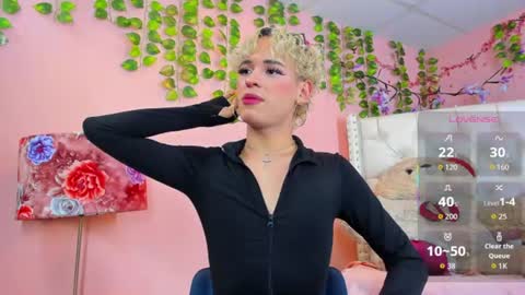 Snapshot of valentinee_xo chatting on 25, 6, 2026 valentinee_xo online show from 25, 6, 2026