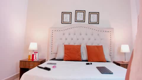 VALENTINO CASTAO online show from 27, 2, 2025