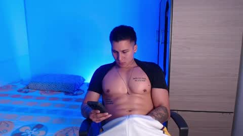 Snapshot of valentinosex_1 chatting on 28, 4, 2026 VALENTINO online show from 28, 4, 2026