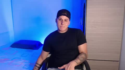 Snapshot of valentinosex_1 chatting on 25, 6, 2026 VALENTINO online show from 25, 6, 2026
