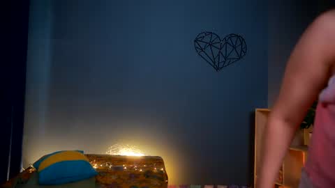 valeri______ online show from 7, 7, 2026