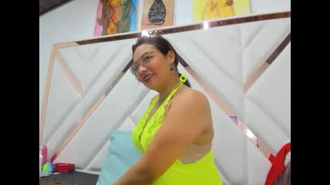 Snapshot of valeria_gil_ chatting on 3, 12, 2025 valeria_gil_ online show from 3, 12, 2025
