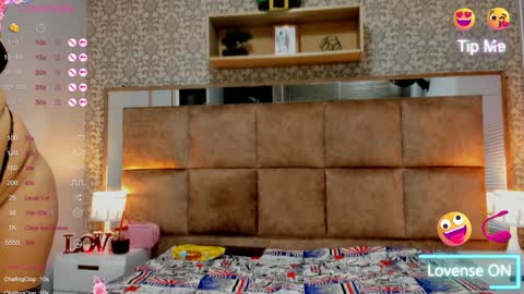 Costume lover online show from 31, 1, 2025