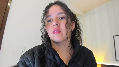 Snapshot of valeriaa_soler chatting on 2, 3, 2025 Valeria online show from 2, 3, 2025