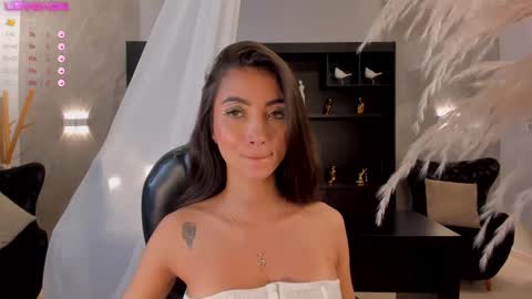 Snapshot of valeriavelvet chatting on 5, 3, 2025 Vale online show from 5, 3, 2025