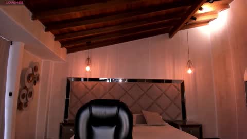 Snapshot of valeriavelvet chatting on 11, 10, 2025 Vale online show from 11, 10, 2025