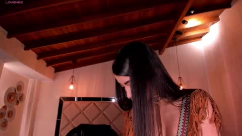 Snapshot of valeriavelvet chatting on 28, 10, 2025 Vale online show from 28, 10, 2025