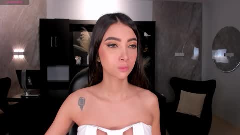 Snapshot of valeriavelvet chatting on 5, 11, 2025 Vale online show from 5, 11, 2025