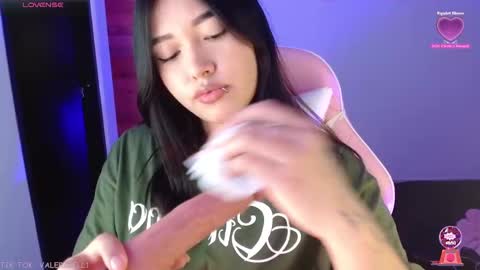 Snapshot of valeribell1 chatting on 19, 9, 2025 Valeri online show from 19, 9, 2025