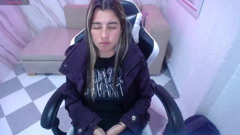 valerie_b online show from 12, 2, 2025