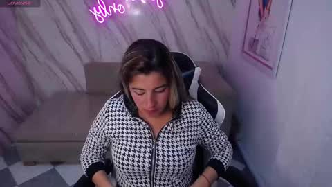 valerie_b online show from 16, 2, 2025