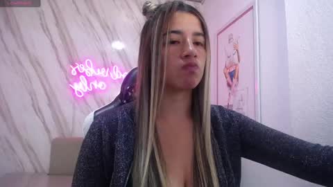 valerie_b online show from 18, 2, 2025