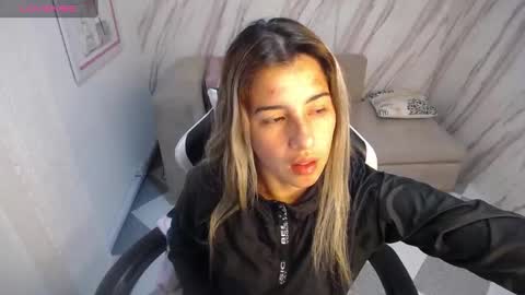 valerie_b online show from 23, 2, 2025