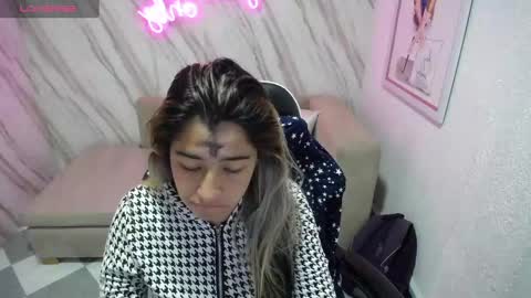 valerie_b online show from 6, 3, 2025