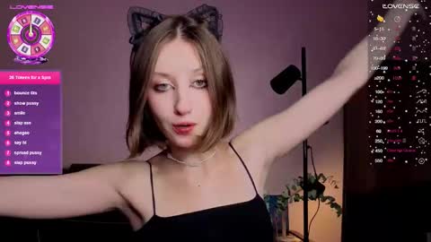 Snapshot of valerie_mooon chatting on 12, 11, 2025 Kristi moony online show from 12, 11, 2025