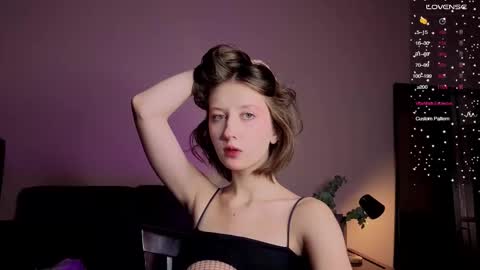 Snapshot of valerie_mooon chatting on 16, 11, 2025 Kristi moony online show from 16, 11, 2025