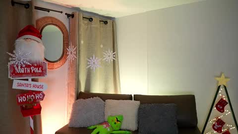 Snapshot of valeriebony chatting on 14, 12, 2025 Valerie Style3 online show from 14, 12, 2025