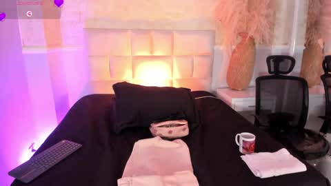 valeriekhaleesi online show from 15, 4, 2026