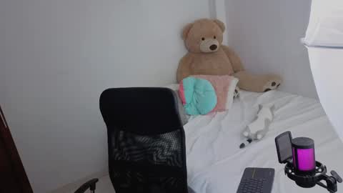 valerihouse_ online show from 5, 5, 2026