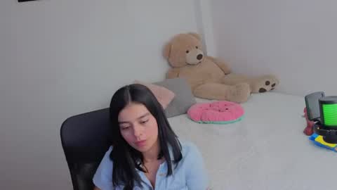 valerihouse_ online show from 4, 7, 2026
