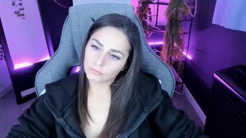 Snapshot of valeriiemills chatting on 15, 10, 2025 Valerie online show from 15, 10, 2025