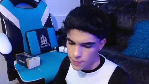 Snapshot of valery_hil chatting on 4, 1, 2025 Thomy online show from 4, 1, 2025