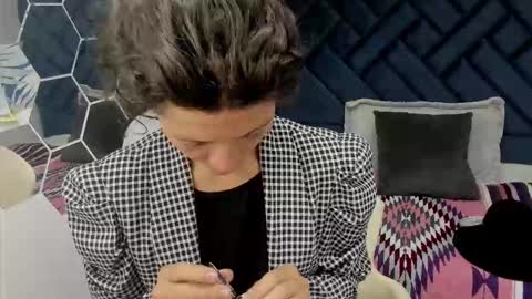 Snapshot of valery_more__ chatting on 13, 11, 2025 VALERY MORE online show from 13, 11, 2025