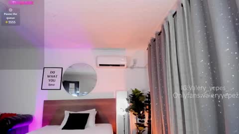 Snapshot of valery_yepes_ chatting on 1, 3, 2025 Valery online show from 1, 3, 2025