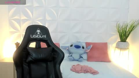 Snapshot of valeryn_rosse chatting on 14, 11, 2025 valeryn rosse online show from 14, 11, 2025