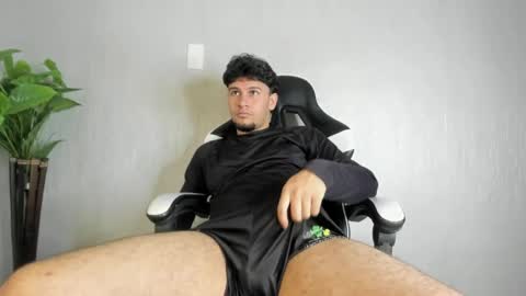 Snapshot of valetino_stonee chatting on 13, 5, 2026 Valentino online show from 13, 5, 2026