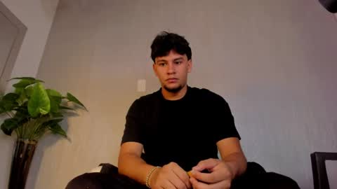 Snapshot of valetino_stonee chatting on 14, 6, 2026 Valentino online show from 14, 6, 2026