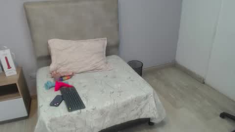 Snapshot of valevicious chatting on 17, 10, 2025 valevicious online show from 17, 10, 2025