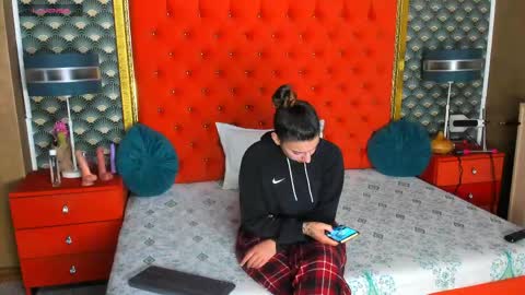 Snapshot of valleriejonnes chatting on 28, 5, 2026 Valerie Val V online show from 28, 5, 2026