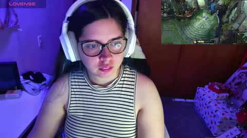 Snapshot of vallolet1_ chatting on 12, 12, 2024 Im Violet online show from 12, 12, 2024