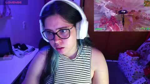 Snapshot of vallolet1_ chatting on 12, 12, 2024 Im Violet online show from 12, 12, 2024