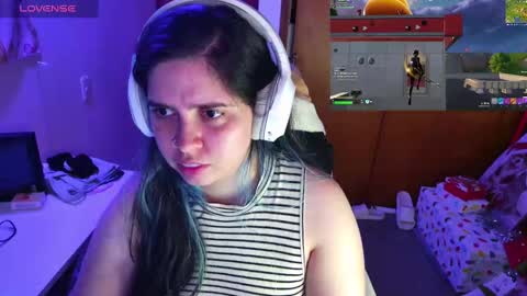 Snapshot of vallolet1_ chatting on 12, 12, 2024 Im Violet online show from 12, 12, 2024