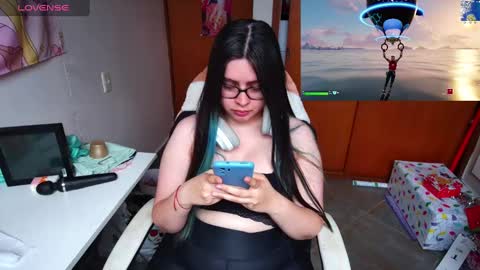 Snapshot of vallolet1_ chatting on 19, 12, 2024 Im Violet online show from 19, 12, 2024