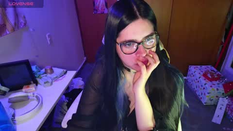 Snapshot of vallolet1_ chatting on 22, 12, 2024 Im Violet online show from 22, 12, 2024