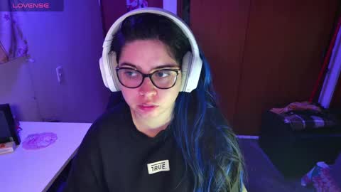 Snapshot of vallolet1_ chatting on 8, 1, 2025 Im Violet online show from 8, 1, 2025