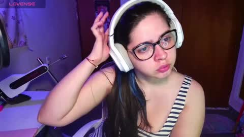 Snapshot of vallolet1_ chatting on 5, 2, 2025 Im Violet online show from 5, 2, 2025