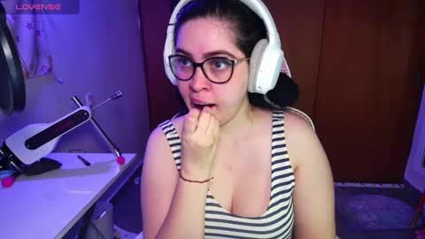 Snapshot of vallolet1_ chatting on 6, 2, 2025 Im Violet online show from 6, 2, 2025