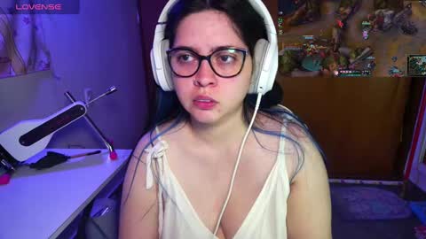 Snapshot of vallolet1_ chatting on 8, 2, 2025 Im Violet online show from 8, 2, 2025