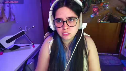 Snapshot of vallolet1_ chatting on 8, 2, 2025 Im Violet online show from 8, 2, 2025